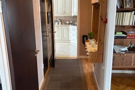 Central trea i Tenhult med altan