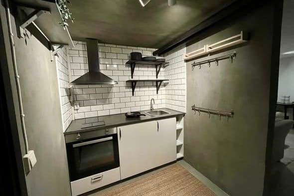 Nyrenoverad etta med egen ingång