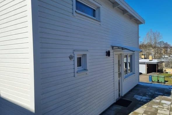 Nybyggt attefallshus nära Jkpg centrum